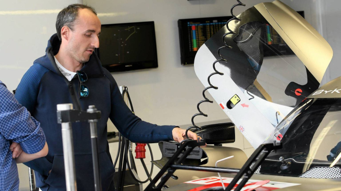 Robert Kubica testował kolejną jednomiejscówkę, kierowcy chcą go w Formule E. "Chodź, pościgaj się z nami"